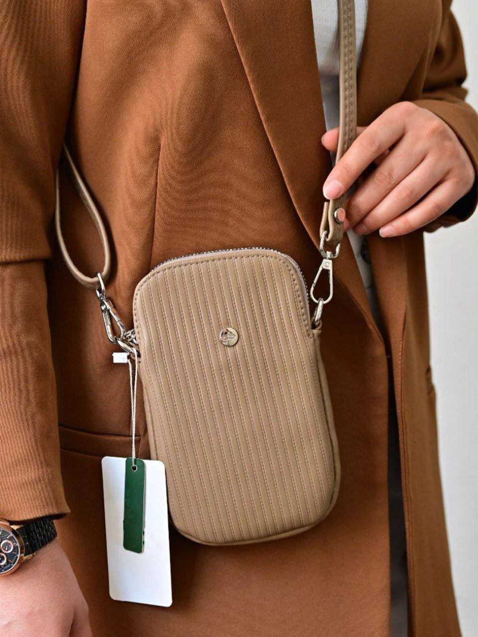 کیف پاسپورتی 4731 و 4832 جا موبایلی ایستاده