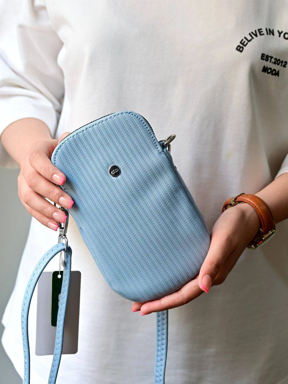 کیف پاسپورتی 4731 و 4832 جا موبایلی ایستاده