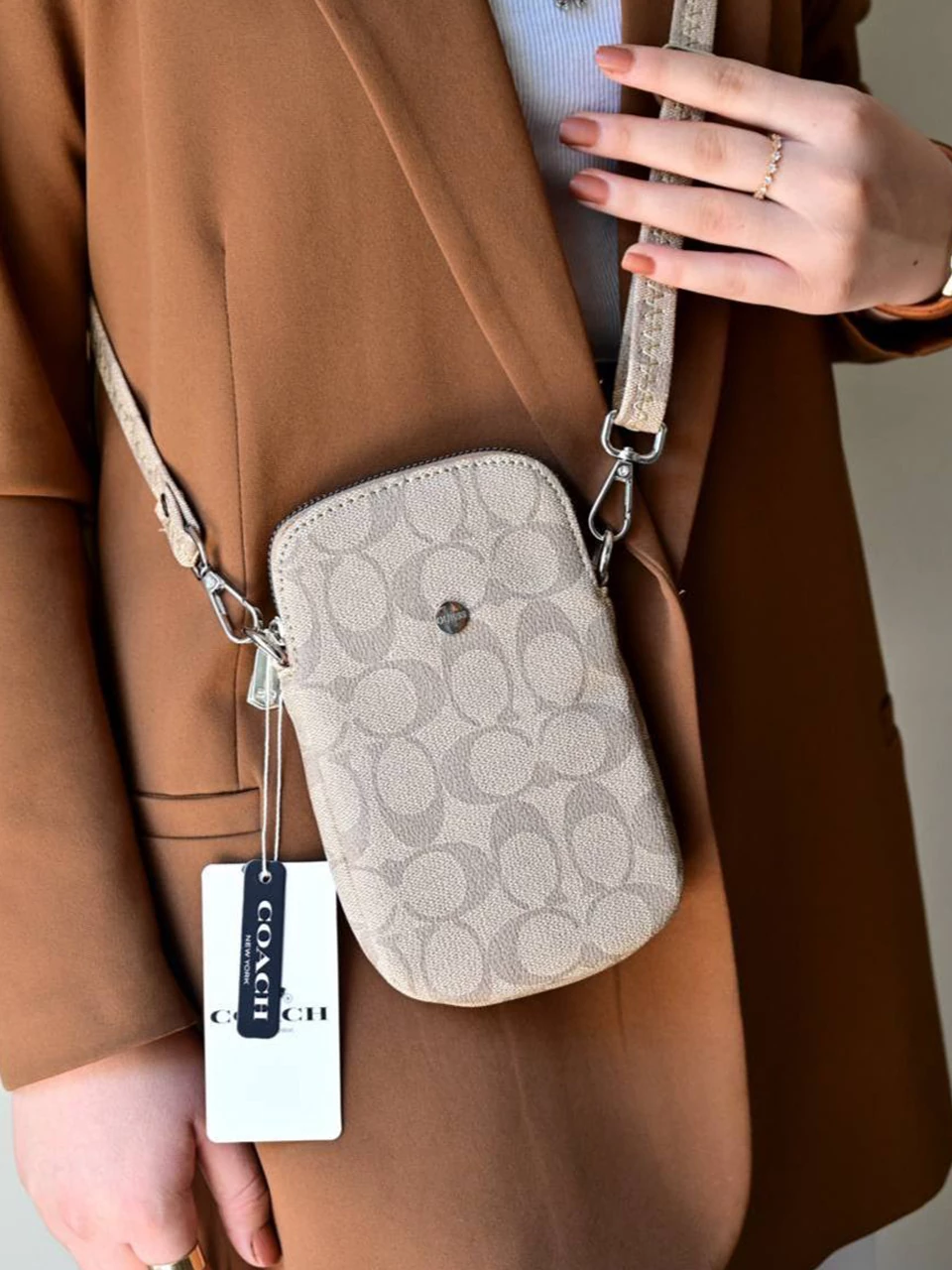 کیف پاسپورتی 4731 و 4832 جا موبایلی ایستاده