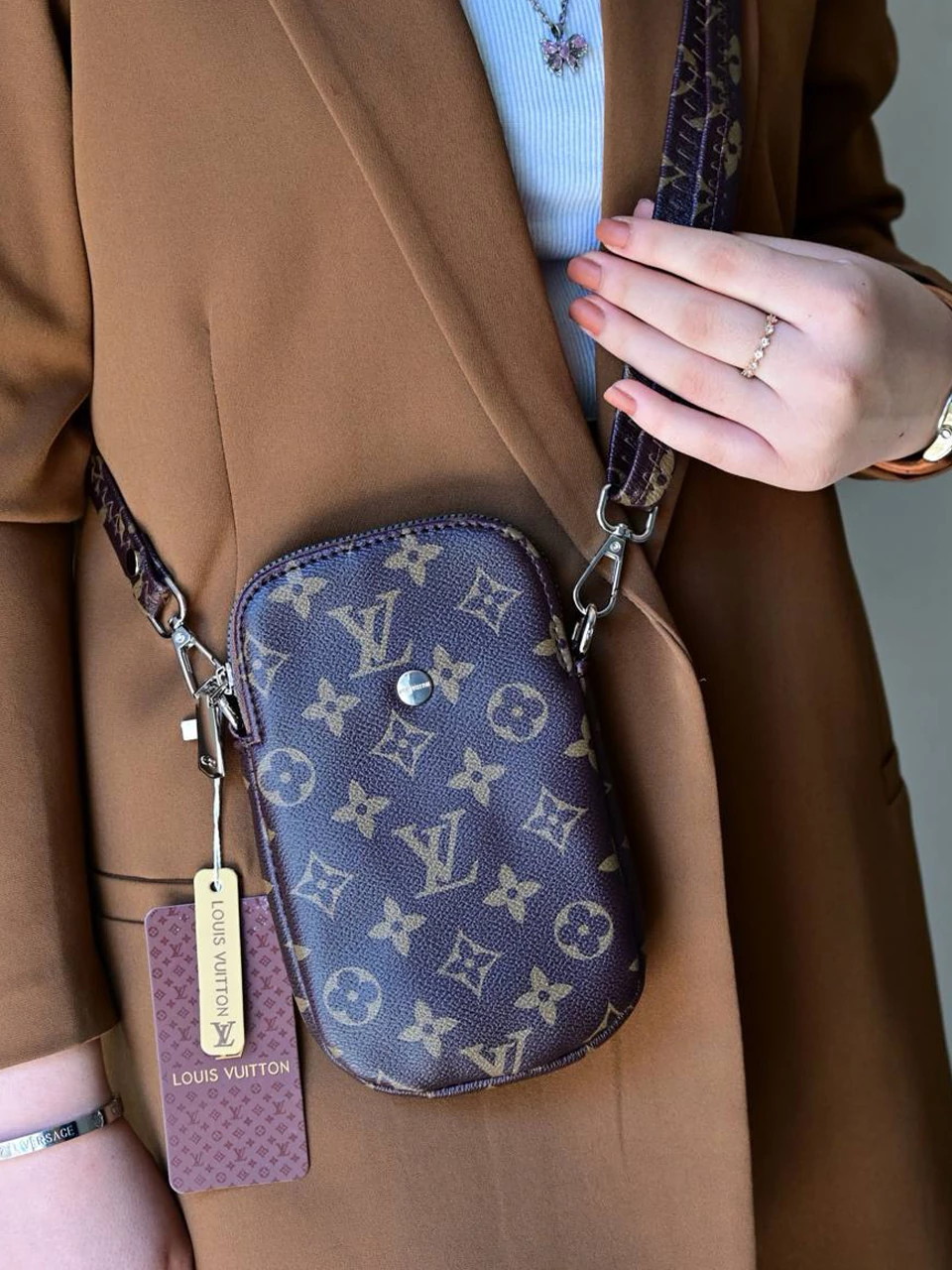 کیف پاسپورتی 4731 و 4832 جا موبایلی ایستاده