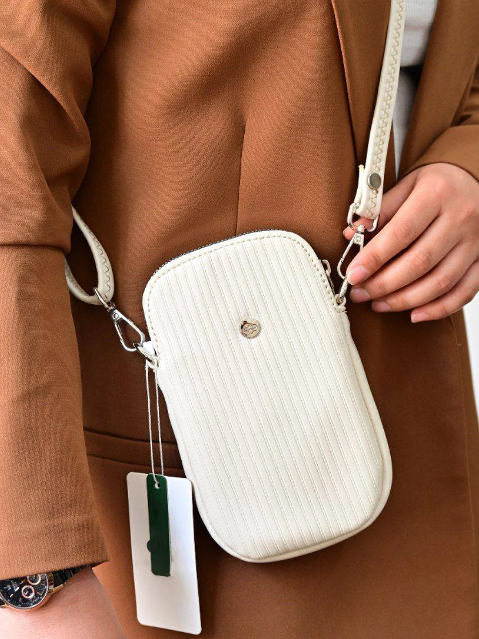 کیف پاسپورتی 4731 و 4832 جا موبایلی ایستاده