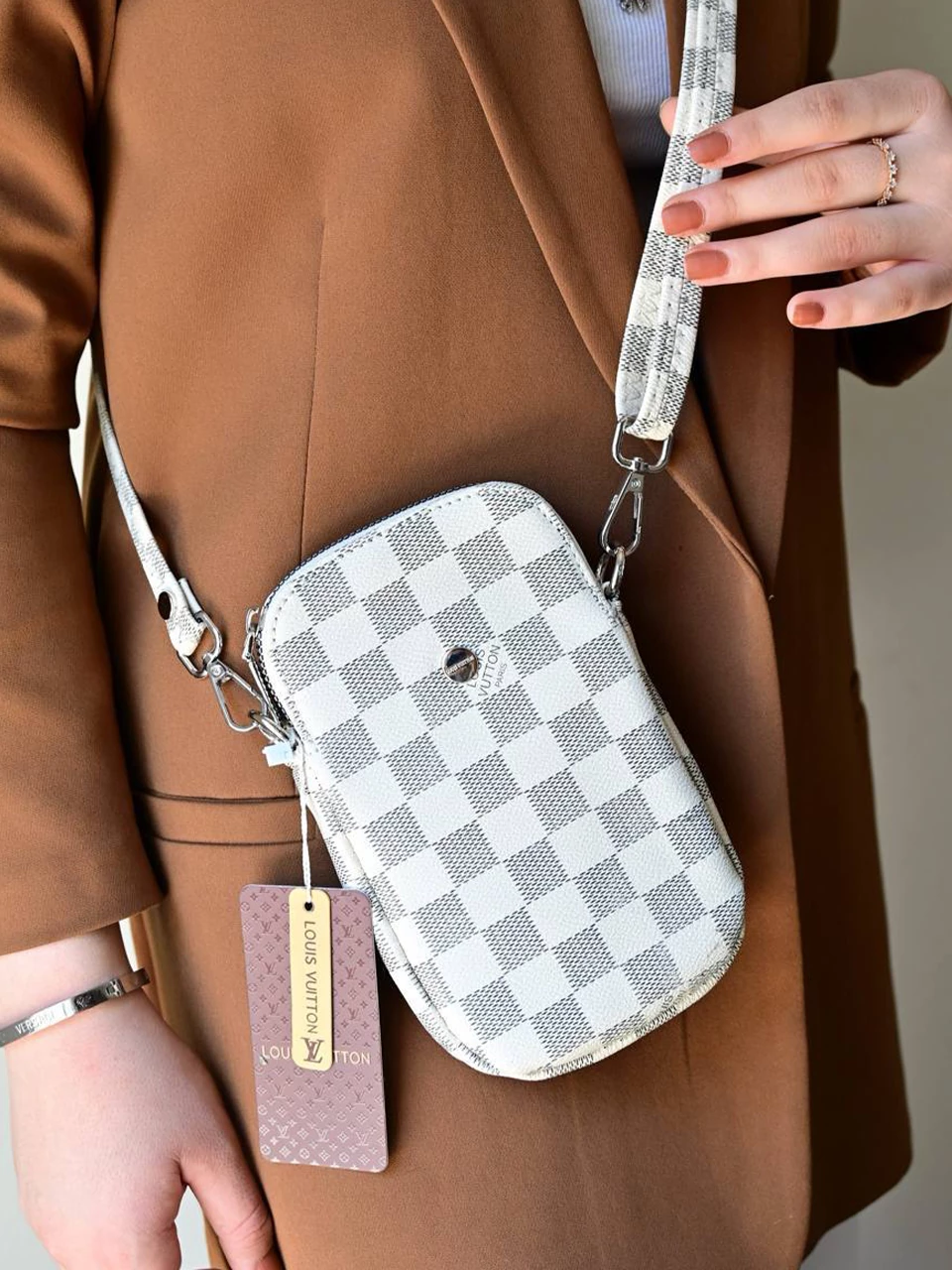 کیف پاسپورتی 4731 و 4832 جا موبایلی ایستاده