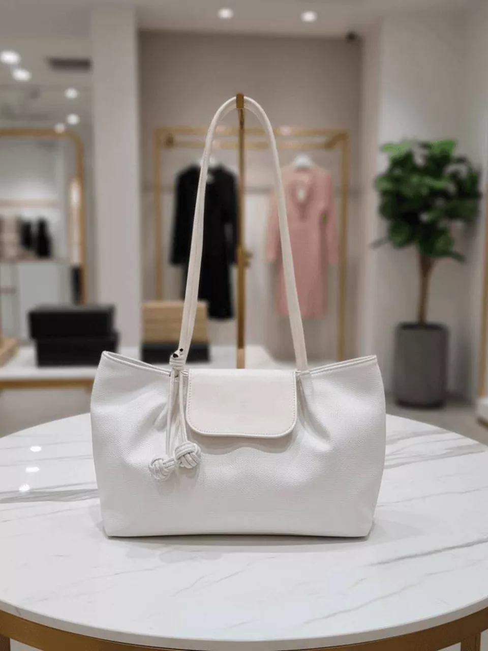 کیف دوشی 1126 زارا آویز توپی